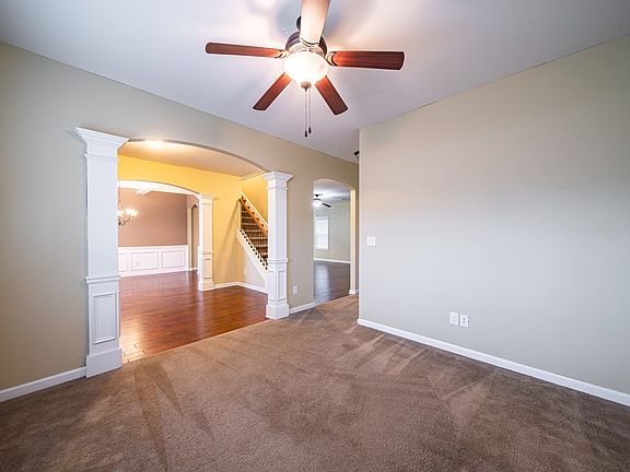 5th image of 14 Pebblebrook Ln