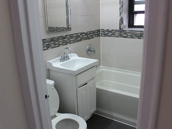 3rd image of 20-35 24th St Unit 2C