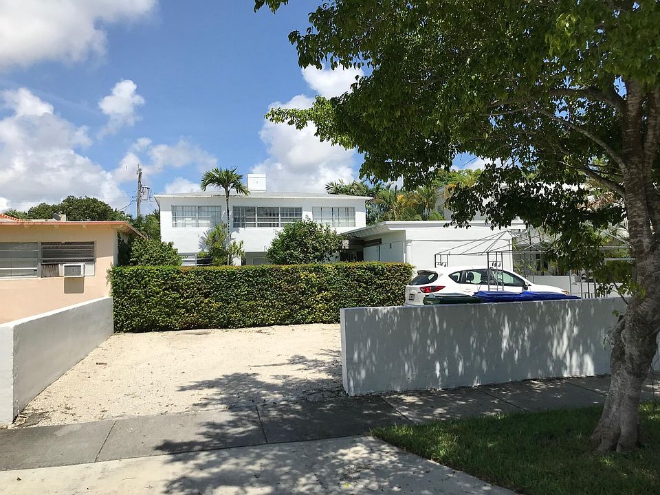 Property Entrance, parking inside
