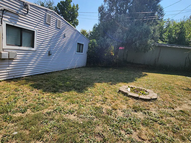 1805 NE Valley Rd — Photo 14