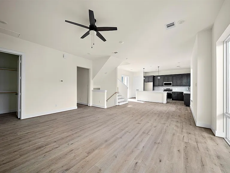 2722 Nagle St — Photo 23