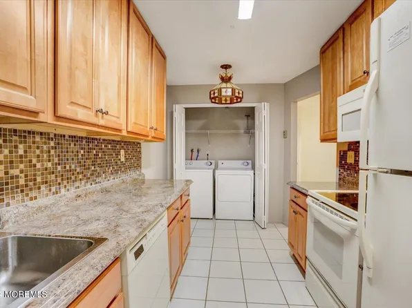 123 Amberly Dr Unit C, Manalapan, NJ 07726