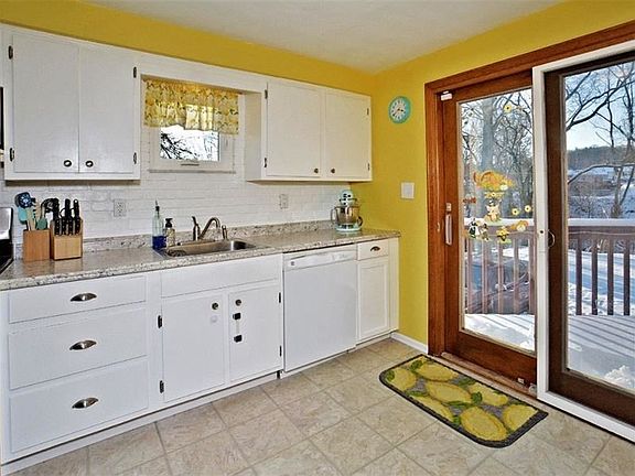 2nd image of 540 Rainier Dr