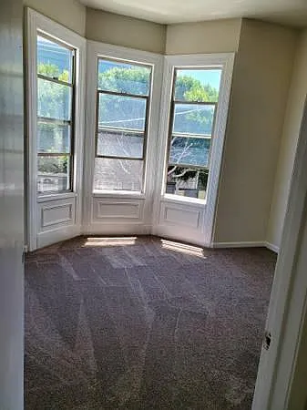702 Oak St — Photo 1