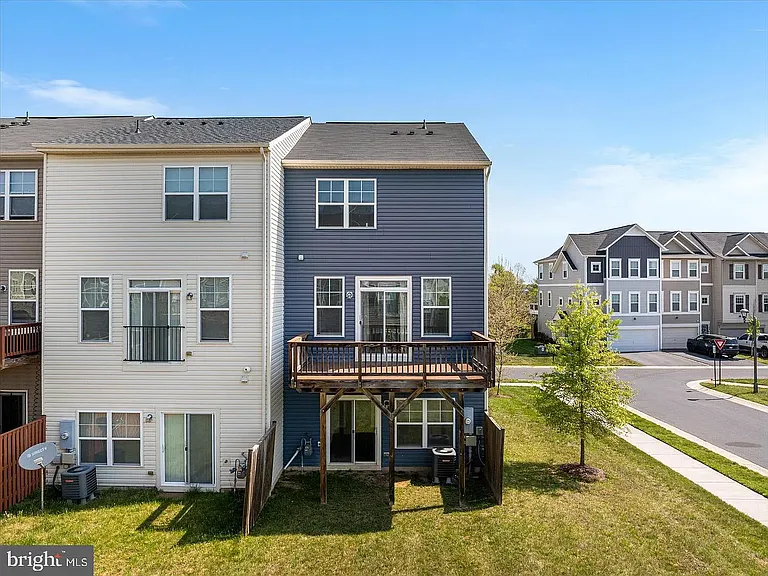109 Splendor Garden Way — Photo 2