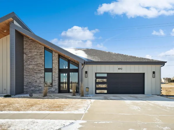 4012 Keagles Xing, Cedar Falls, IA 50613