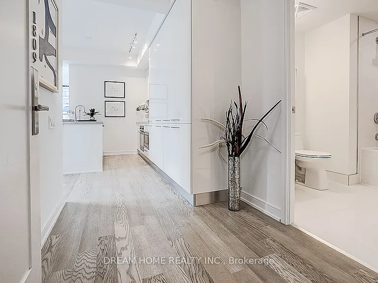 3 Gloucester St #1809 — Photo 2