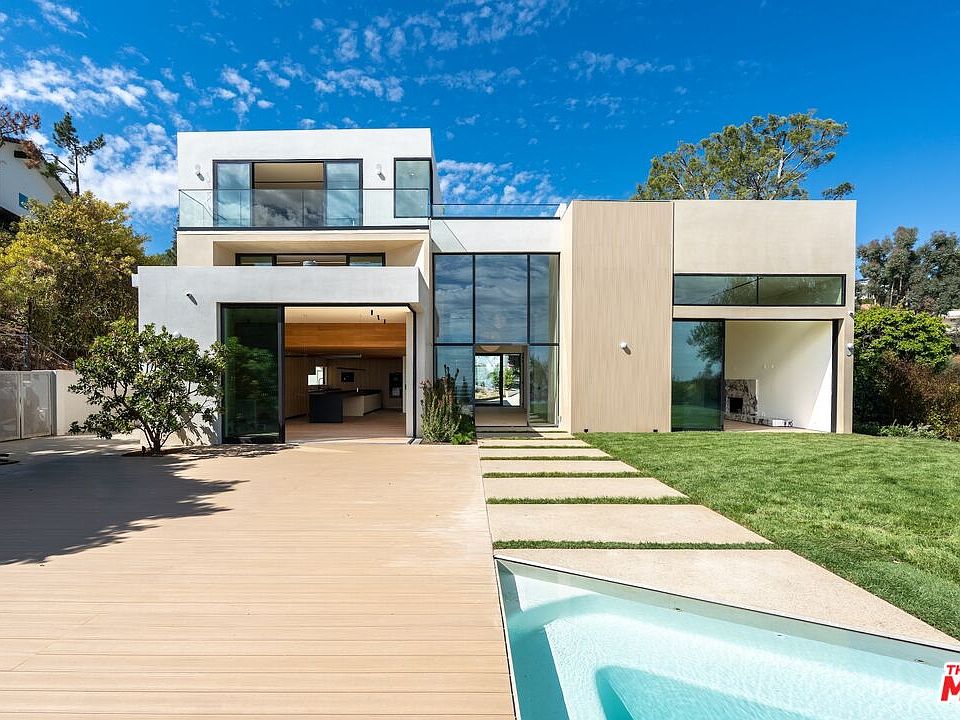 1st image of 2501 Banyan Dr