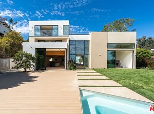 2501 Banyan Dr, Los Angeles, CA 90049