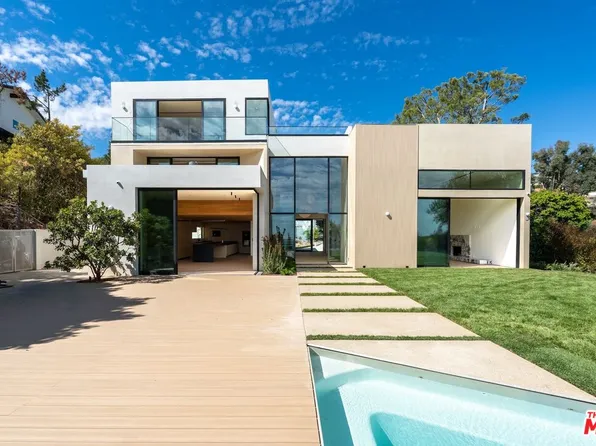 2501 Banyan Dr, Los Angeles, CA 90049
