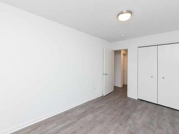 4th image of 940 W Winona St APT 701L
