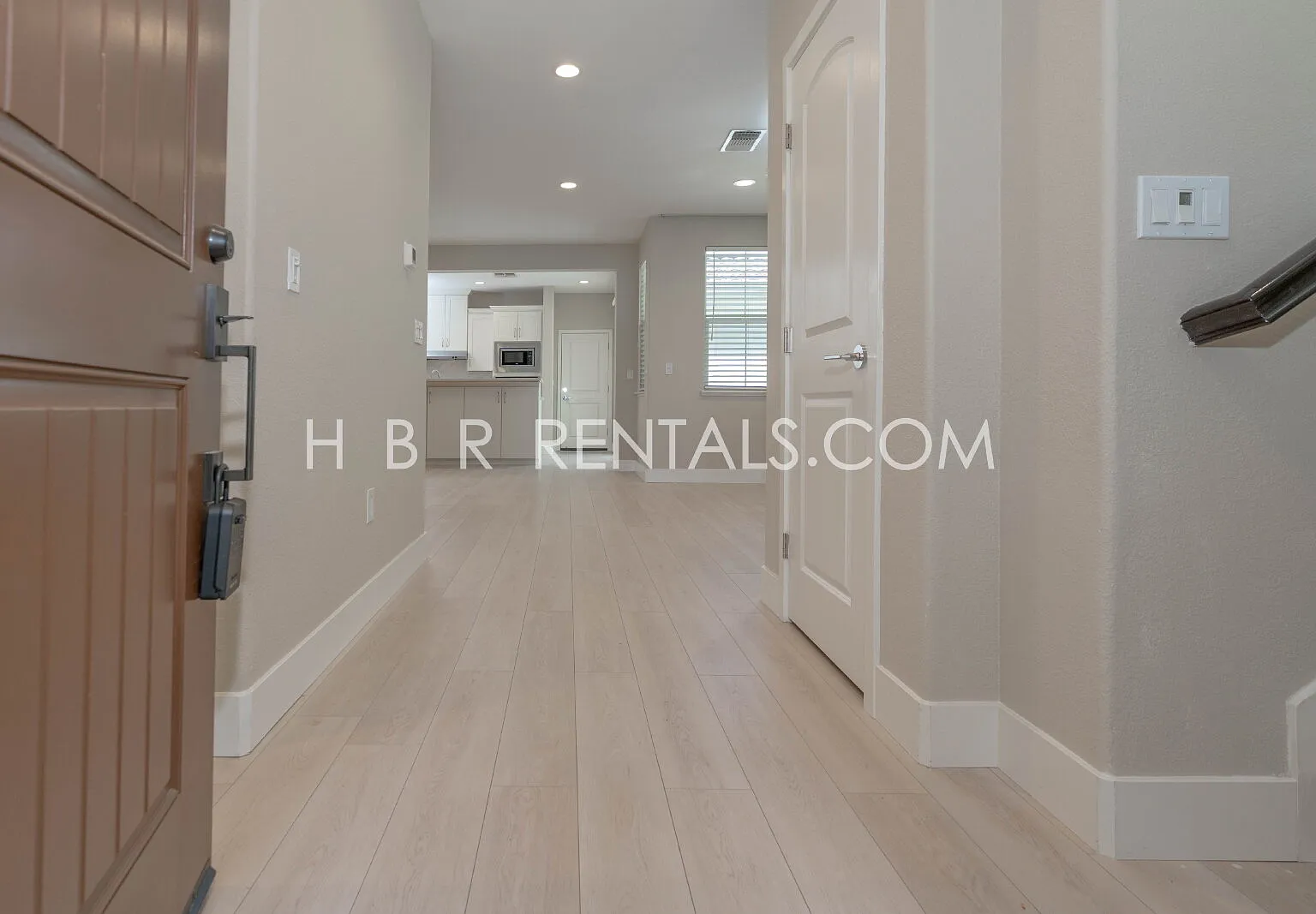 4 bed, 3.0 bath, 2100 sqft, $2,950 — Photo 4