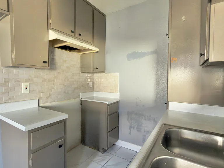 837 S Ardmore Ave #14 — Photo 4