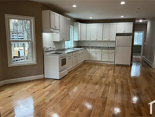 51 Windsor St — Photo 8