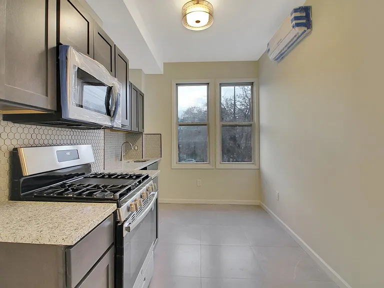 332 Jackson St #2L — Photo 6