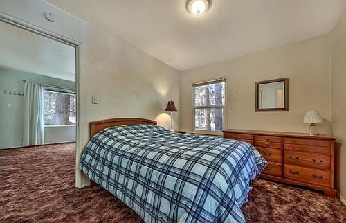 4th image of 2737 Knox Ave #2