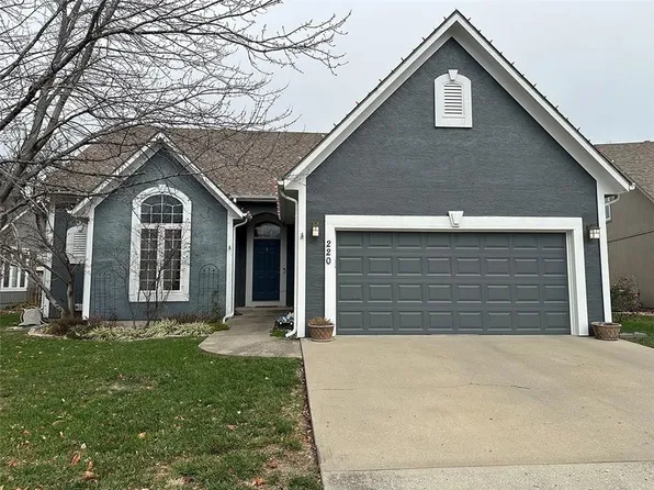 220 NE Hidden Meadow Pl, Lees Summit, MO 64064
