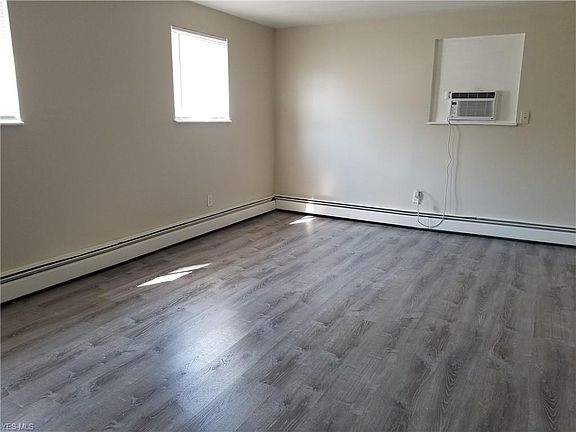5th image of 362 Meadowbrook Ave #1