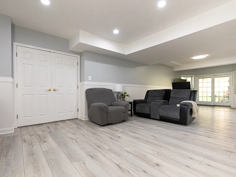 13576 Highland Rd — Photo 86
