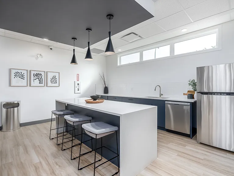 130 Ebony Blvd — Photo 37