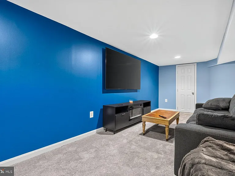 1611 Clarkson St — Photo 21