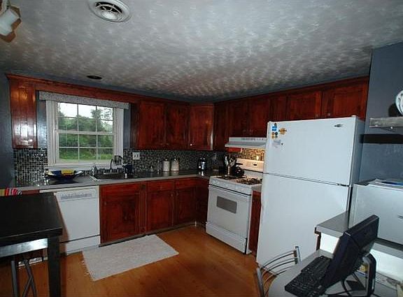 Kitchen - Custom Cabinets & Tile Backsplash