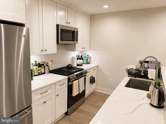 5th image of 20 T St NW #1