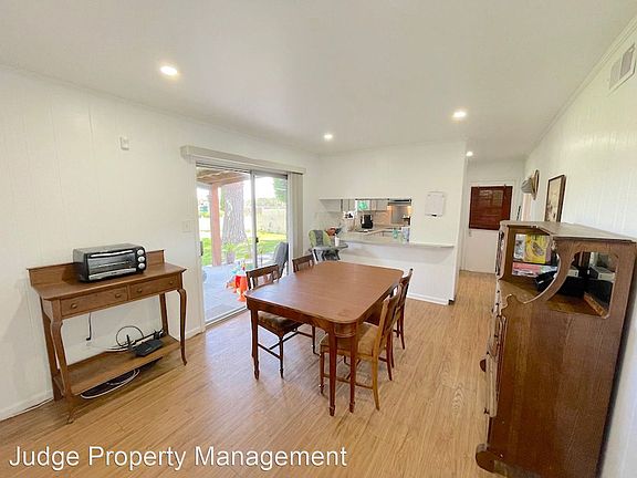 5th image of 711 Dyches Dr
