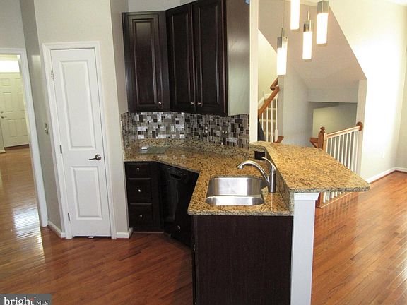 5th image of 1305 Madison Ln