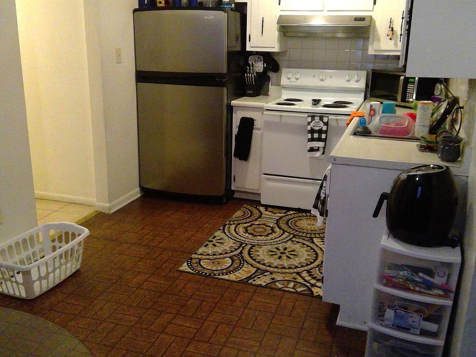 2nd image of 213 Harvard St #1S