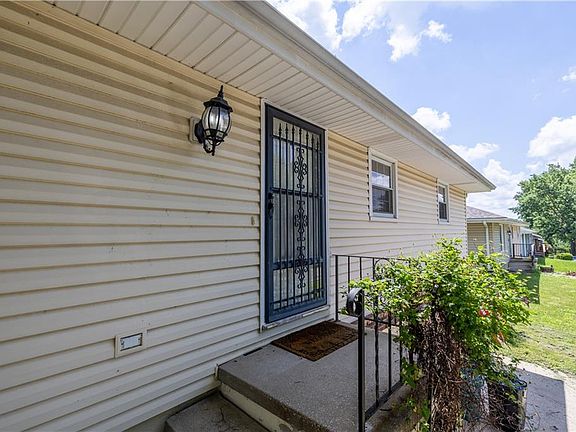 4th image of 2209 N Leonard Rd