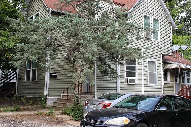 404 N Center St photo 1
