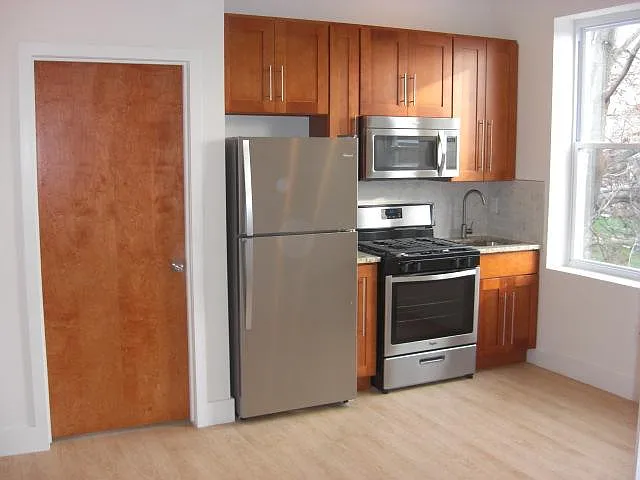 2737 W Girard Ave #3R