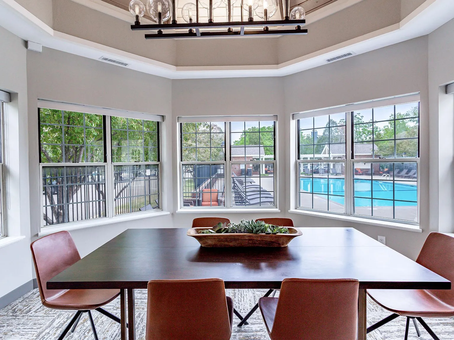 Devonshire Apartments — Photo 4