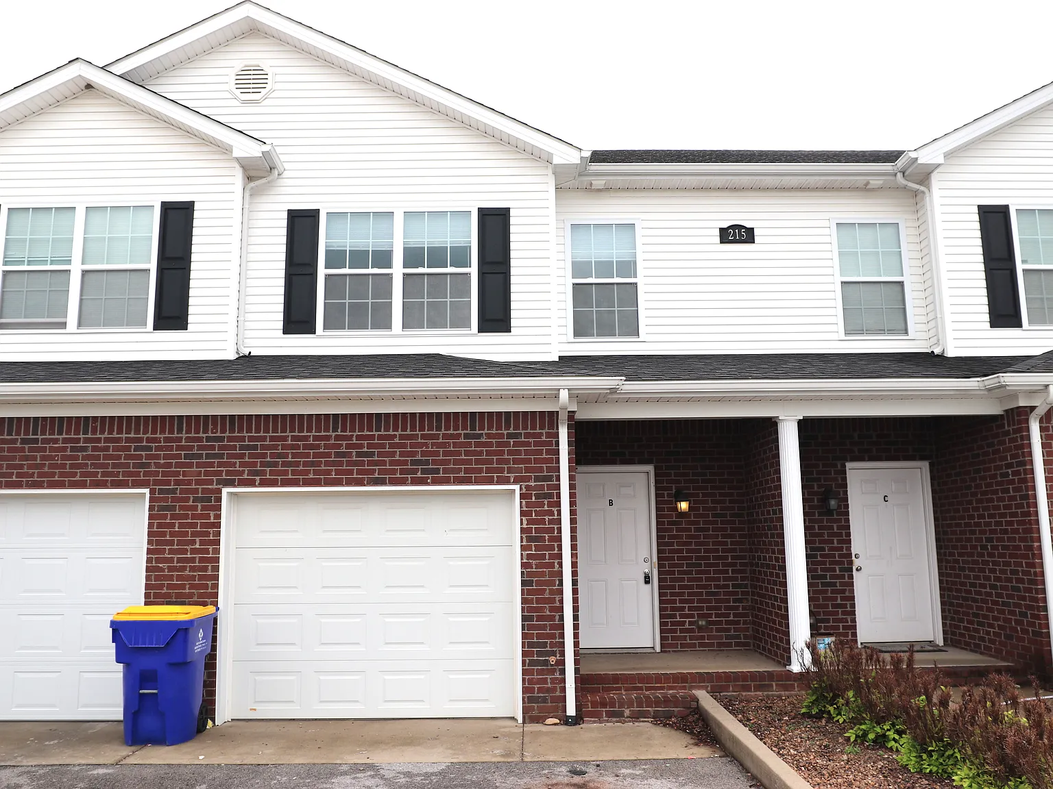 2 bed, 2.5 bath, 1100 sqft, $1,150 — Photo 1