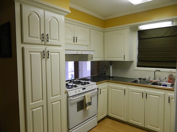 2nd image of 305 Malibou Blvd