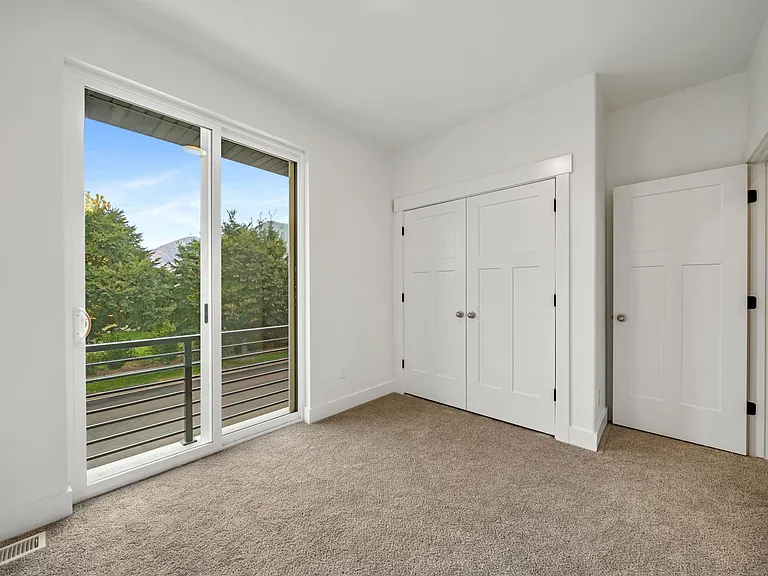 737 S Harrison Dr — Photo 20