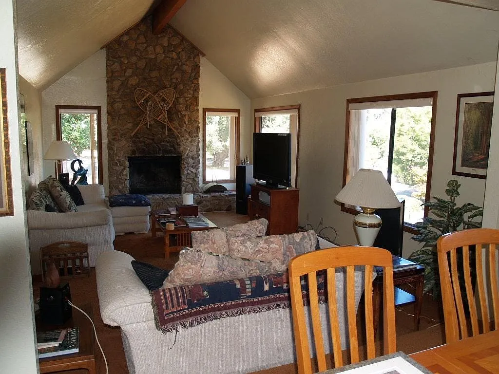 220 E Terrace Drive — Photo 3