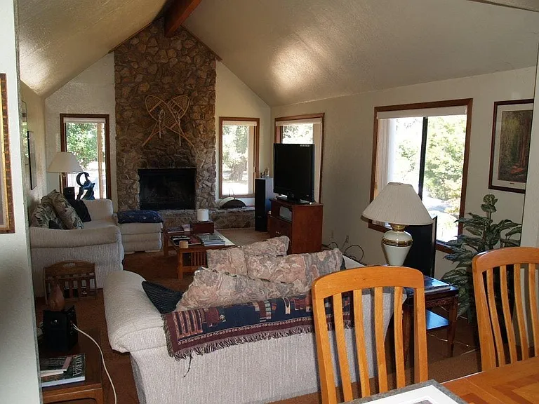220 E Terrace Dr — Photo 3