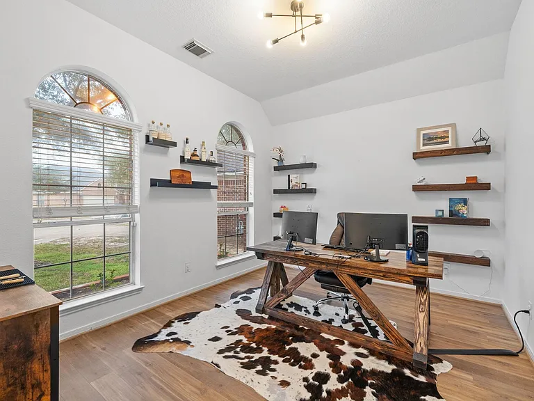 18210 Juniper Creek Ln — Photo 15