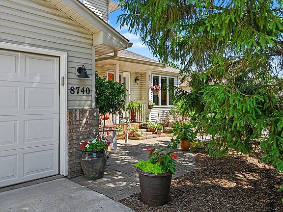 3rd image of 8740 Hillview Dr E