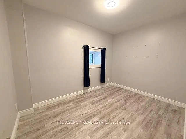 284 Talbot St — Photo 3