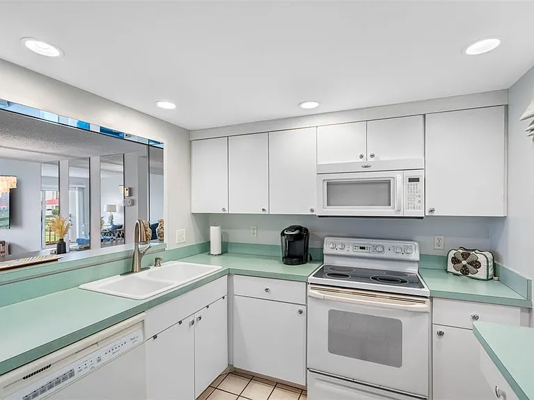 7871 Sailboat Key Blvd S #106 — Photo 4