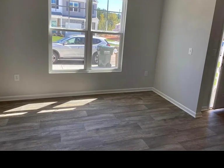 196 Liam St — Photo 5