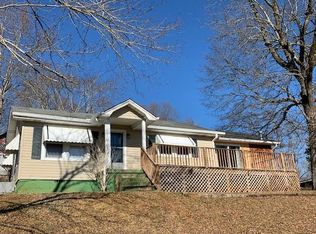 131 E Circle Dr, Marietta, SC 29661