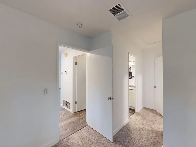 346 Robinson St #40 — Photo 10