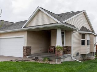 174 Ridge View Dr, Fairfax, IA 52228
