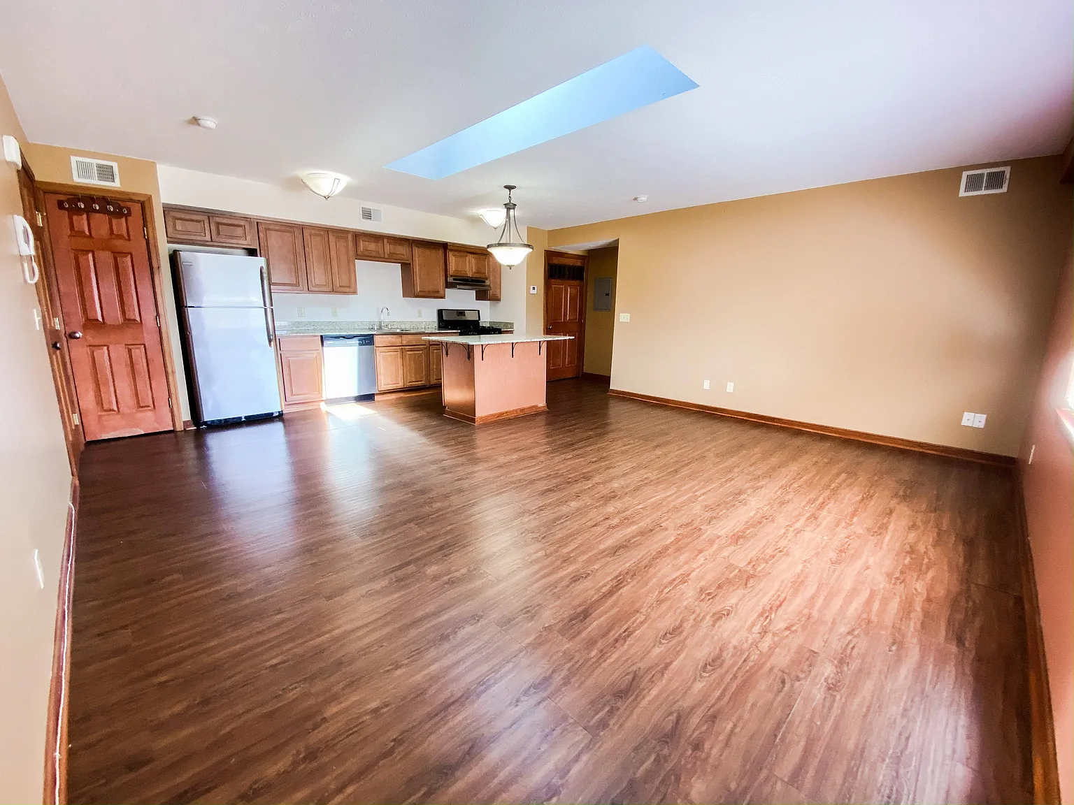 Hallwood Manor Apartments — Photo 4