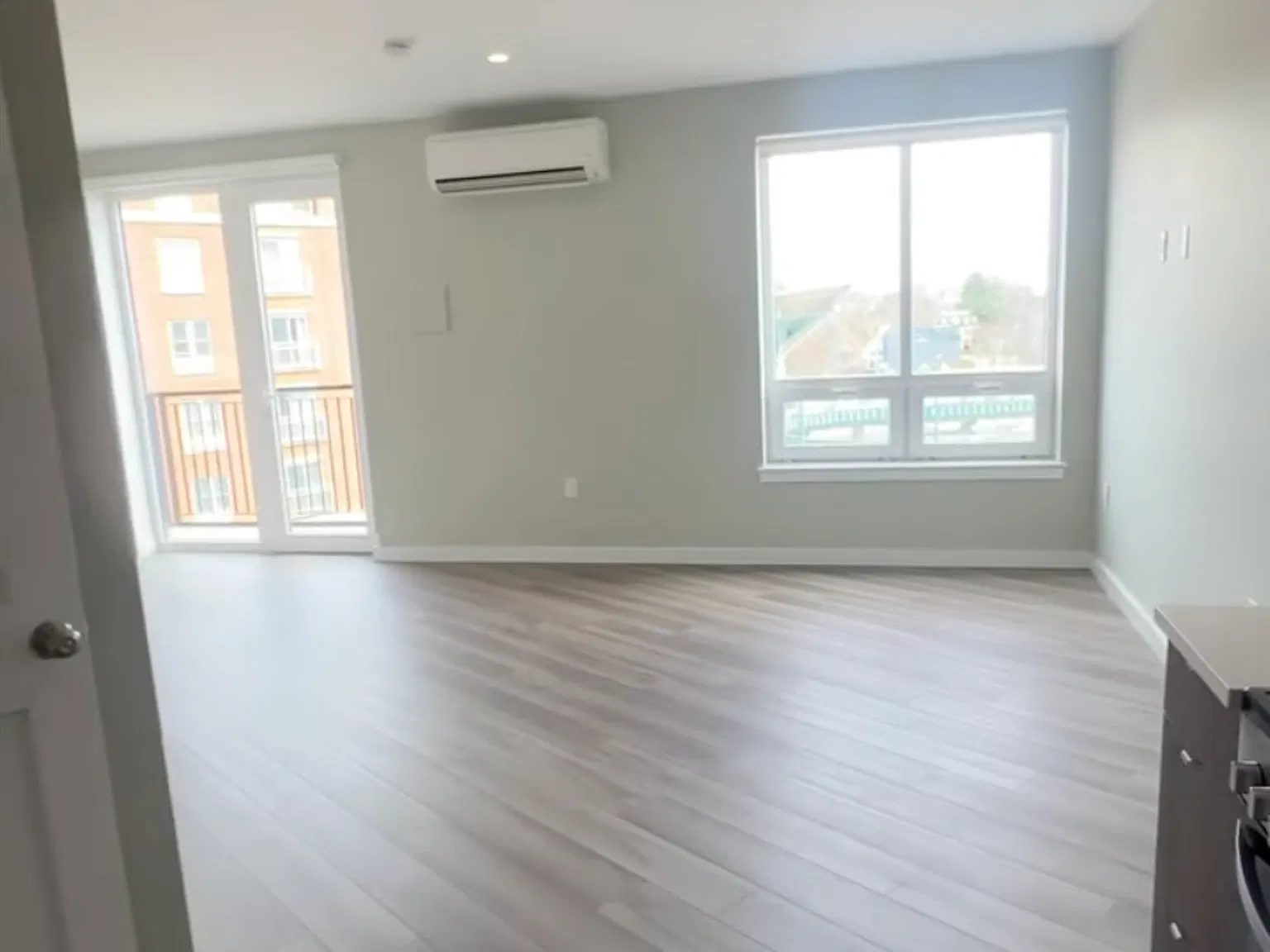 1 bed, 800 sqft, $2,150 — Photo 3