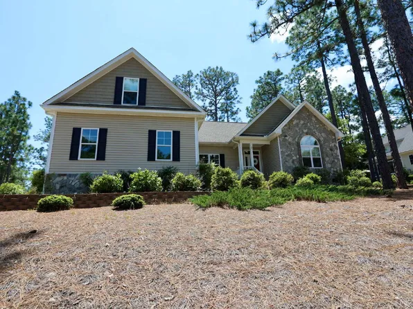 2 River Dr, Pinehurst, NC 28374